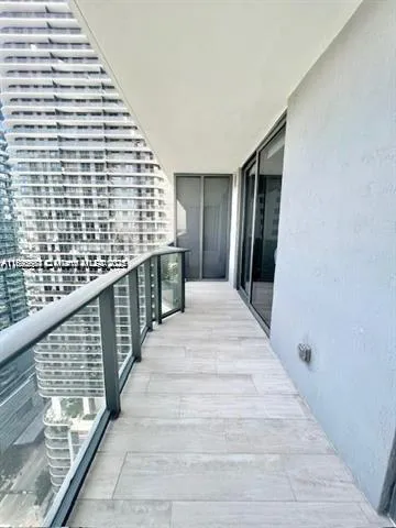 45 SW 9th St #3009 Miami, FL 33130