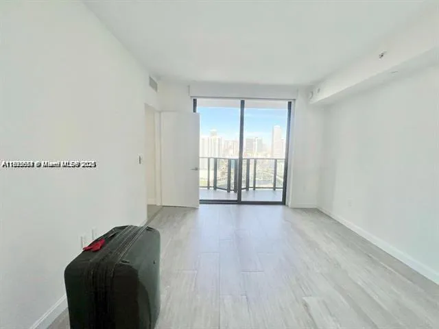 45 SW 9th St #3009 Miami, FL 33130