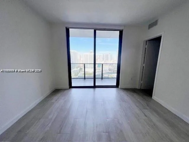 45 SW 9th St #3009 Miami, FL 33130