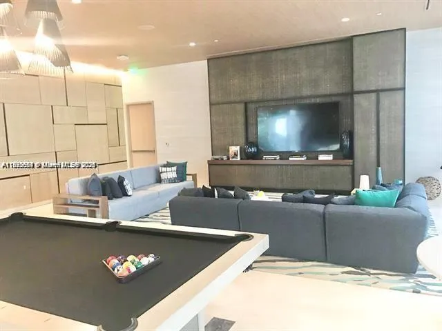 45 SW 9th St #3009 Miami, FL 33130