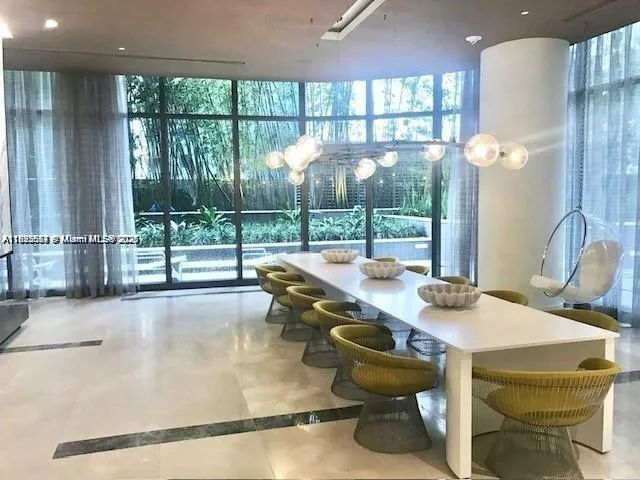45 SW 9th St #3009 Miami, FL 33130