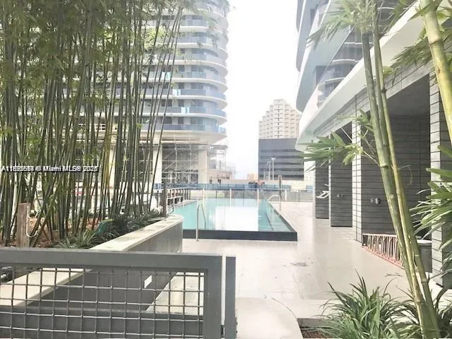 45 SW 9th St #3009 Miami, FL 33130