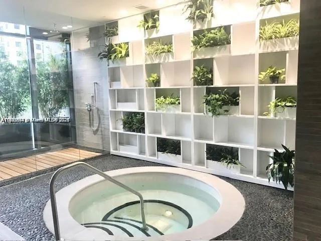 45 SW 9th St #3009 Miami, FL 33130