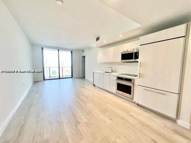 45 SW 9th St #3009 Miami, FL 33130