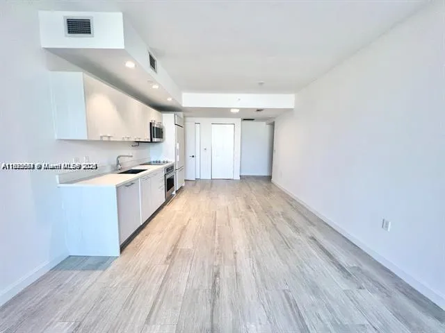 45 SW 9th St #3009 Miami, FL 33130