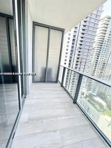 45 SW 9th St #3009 Miami, FL 33130