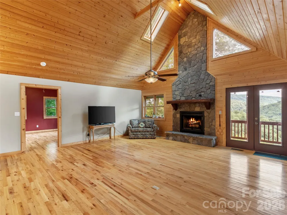 346 Appaloosa Trail Burnsville, NC 28714