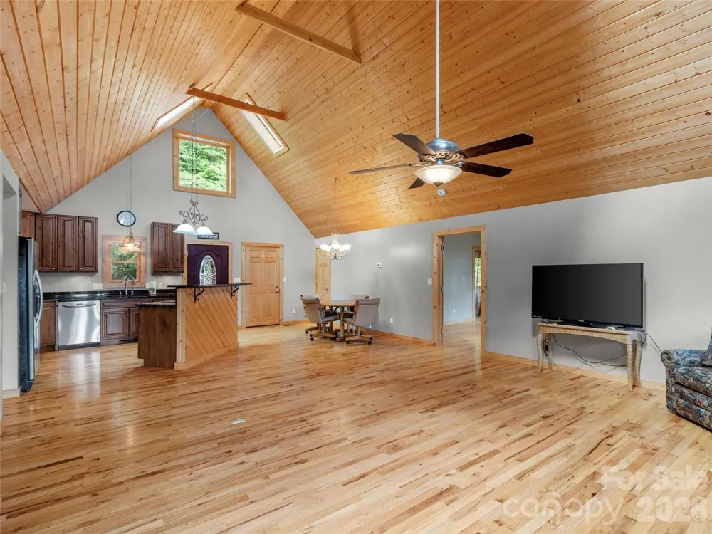 346 Appaloosa Trail Burnsville, NC 28714