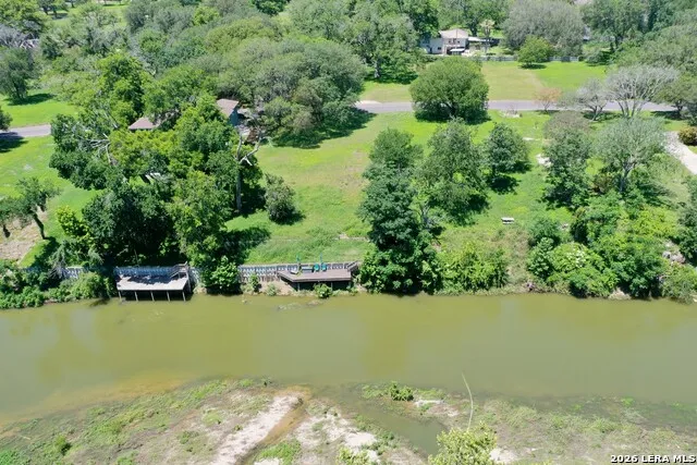 38 E Hampton Seguin, TX 78155