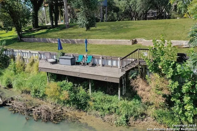 38 E Hampton Seguin, TX 78155