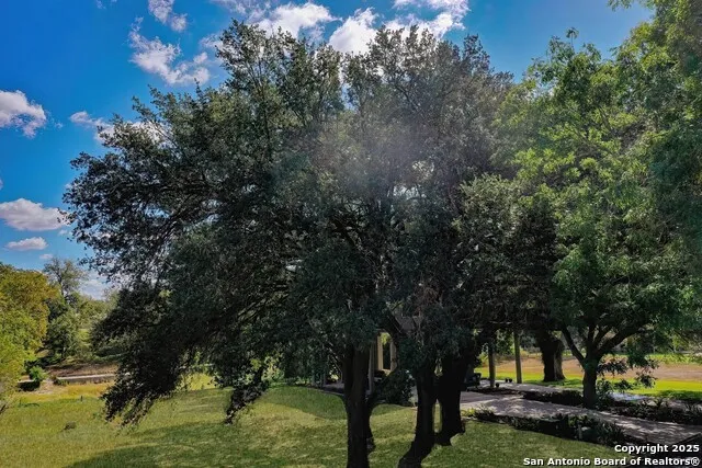 38 E Hampton Seguin, TX 78155