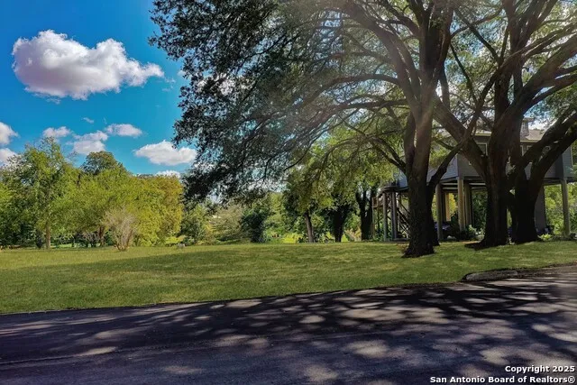38 E Hampton Seguin, TX 78155