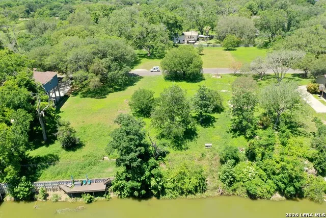 38 E Hampton Seguin, TX 78155