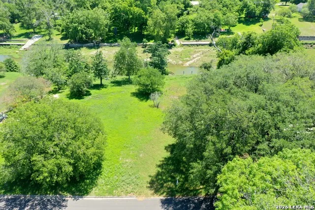 38 E Hampton Seguin, TX 78155