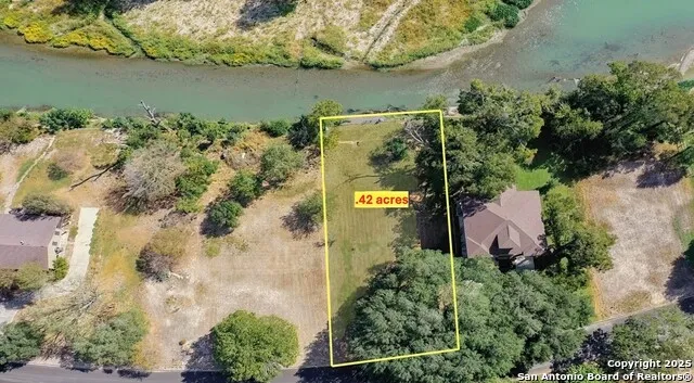 38 E Hampton Seguin, TX 78155