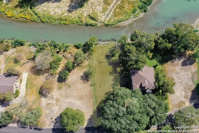 38 E Hampton Seguin, TX 78155