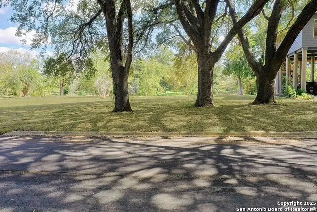 38 E Hampton Seguin, TX 78155