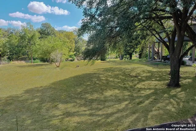38 E Hampton Seguin, TX 78155