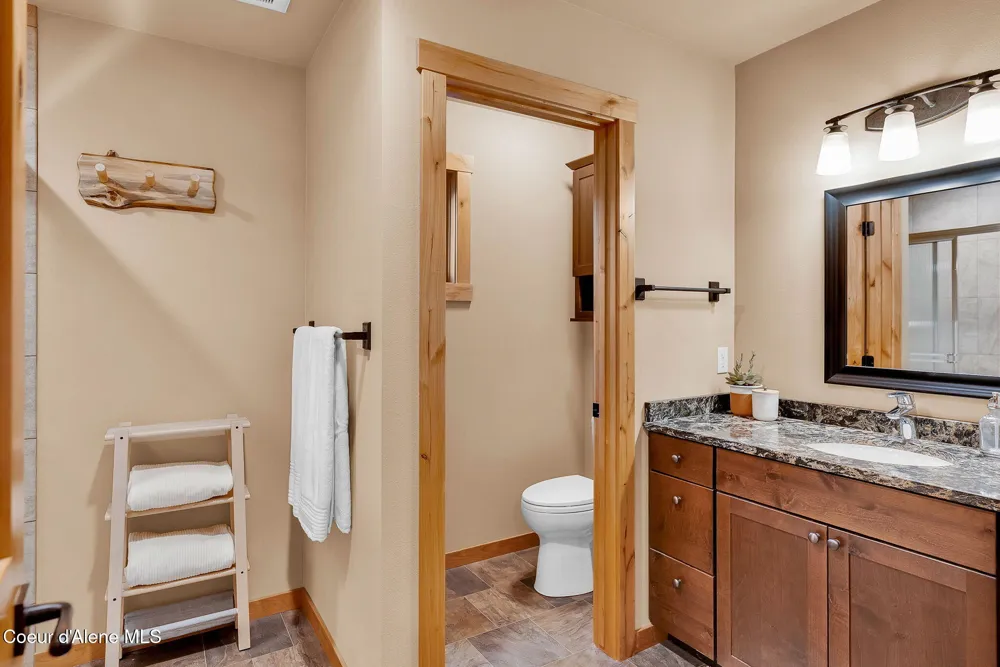 8599 E Apache Trail Athol, ID 83801