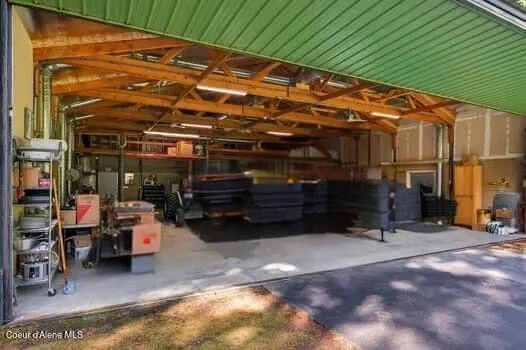 8599 E Apache Trail Athol, ID 83801