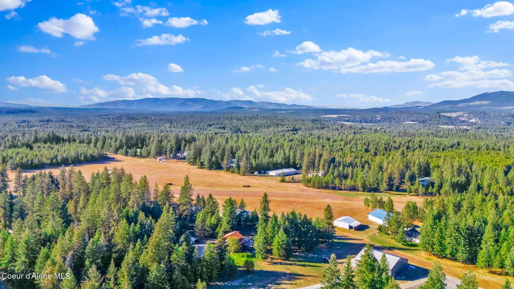 8599 E Apache Trail Athol, ID 83801