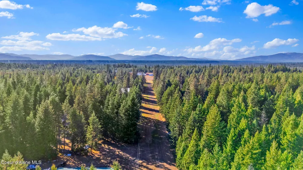 8599 E Apache Trail Athol, ID 83801