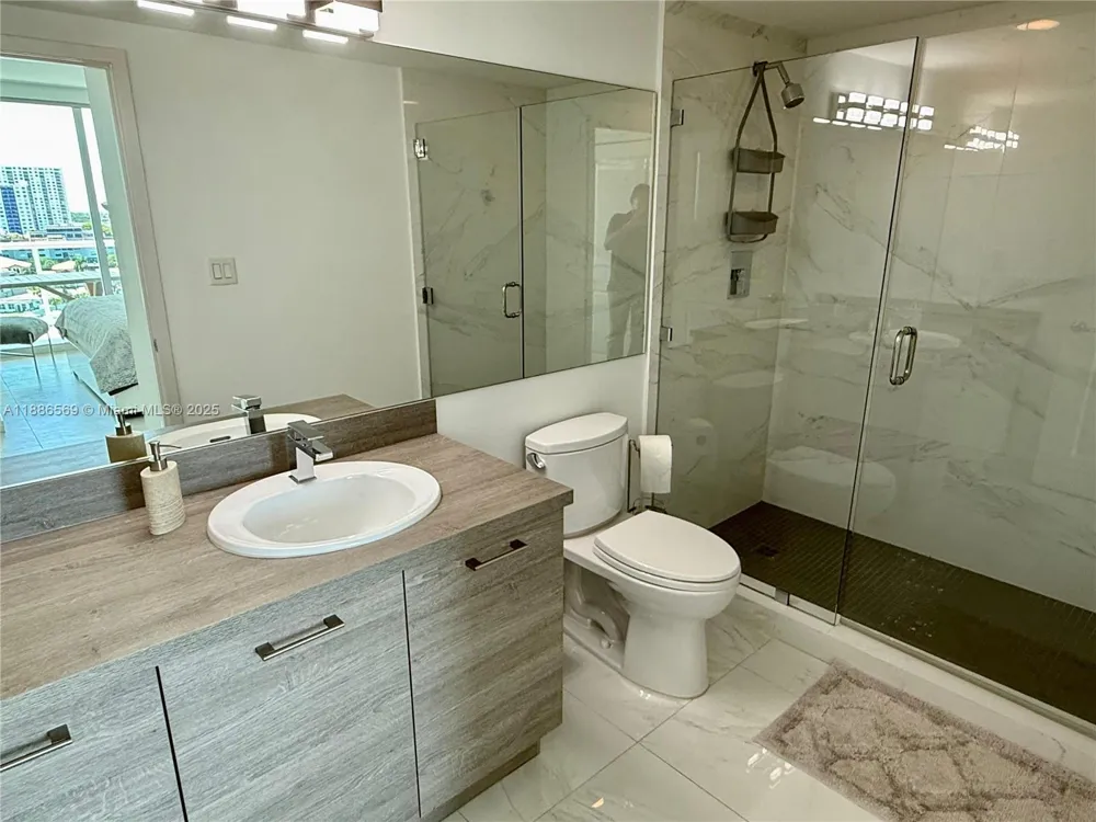 400 Sunny Isles Blvd #916 Sunny Isles Beach, FL 33160