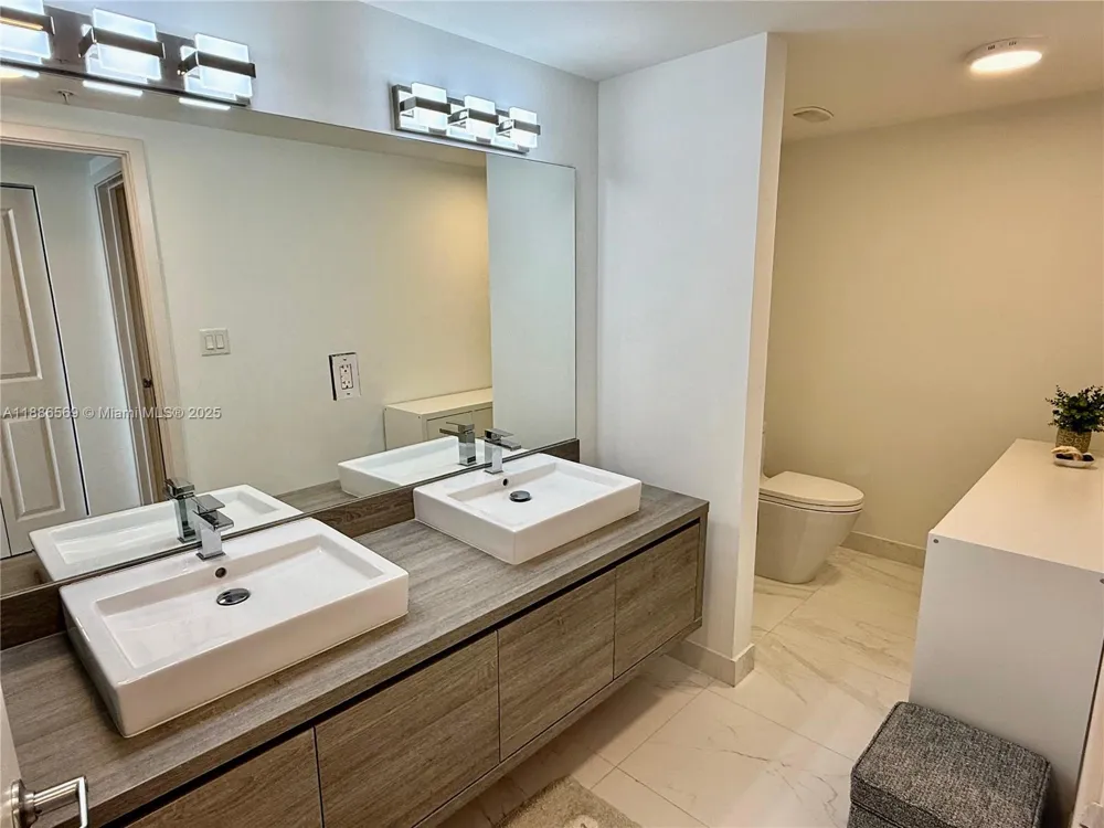 400 Sunny Isles Blvd #916 Sunny Isles Beach, FL 33160