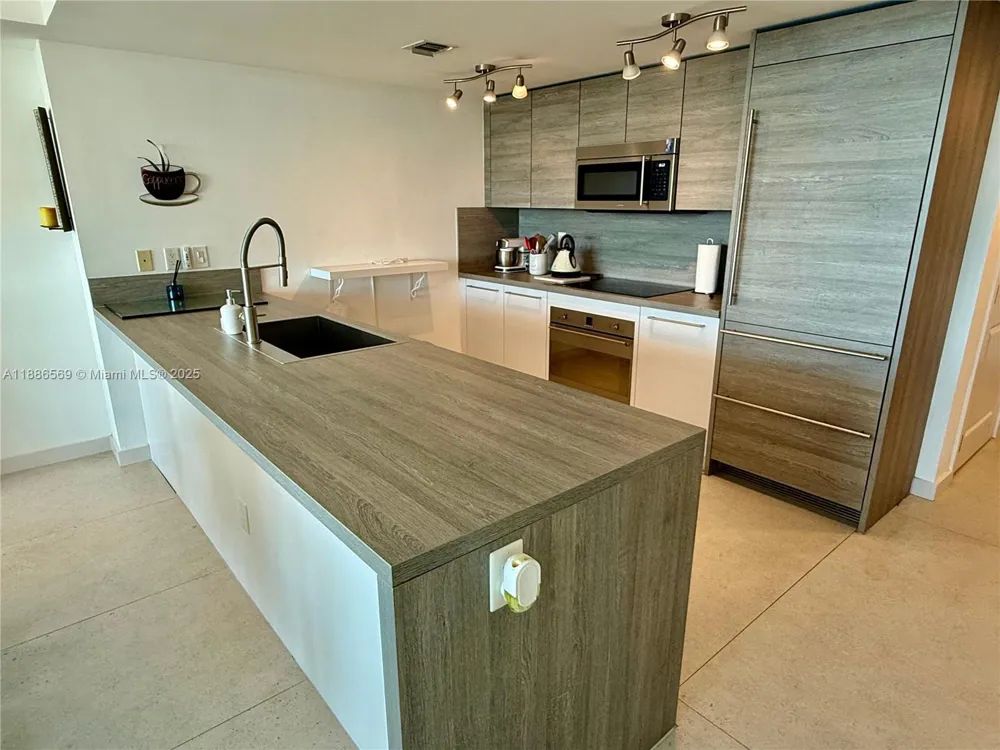 400 Sunny Isles Blvd #916 Sunny Isles Beach, FL 33160