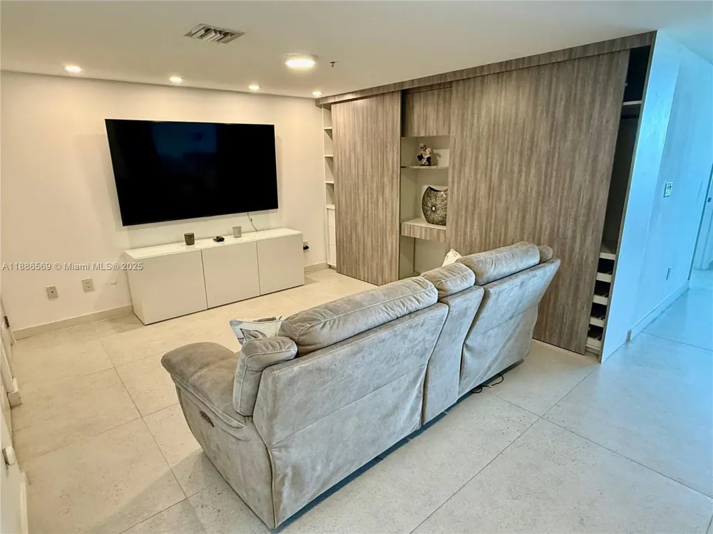 400 Sunny Isles Blvd #916 Sunny Isles Beach, FL 33160