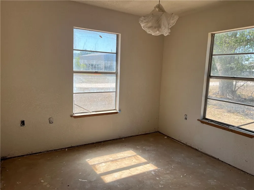 295 Mystic Drive George West, TX 78022
