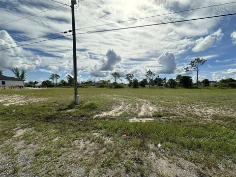 3527 NE 14 PL