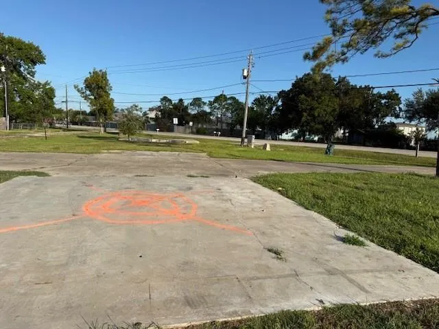 4828 W Bayshore Drive Bacliff, TX 77518