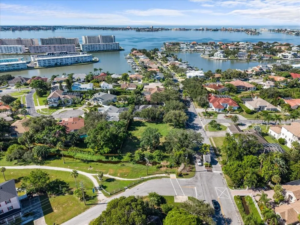 2207 54th ST S St Petersburg, FL 33707