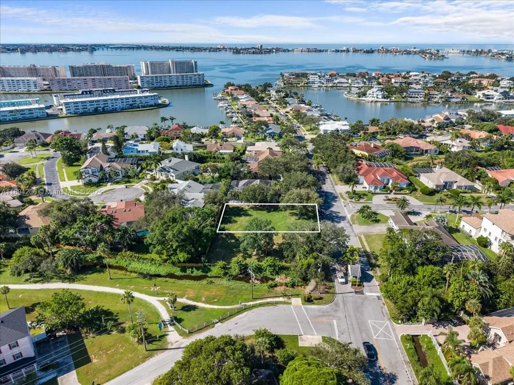 2207 54th ST S St Petersburg, FL 33707