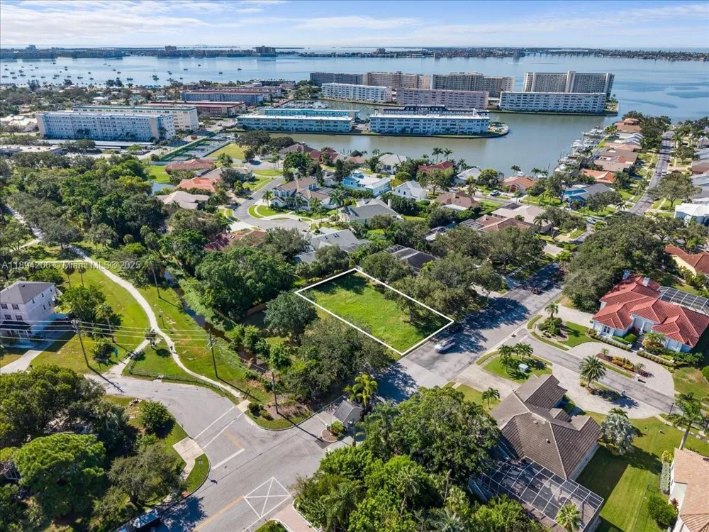 2207 54th ST S St Petersburg, FL 33707