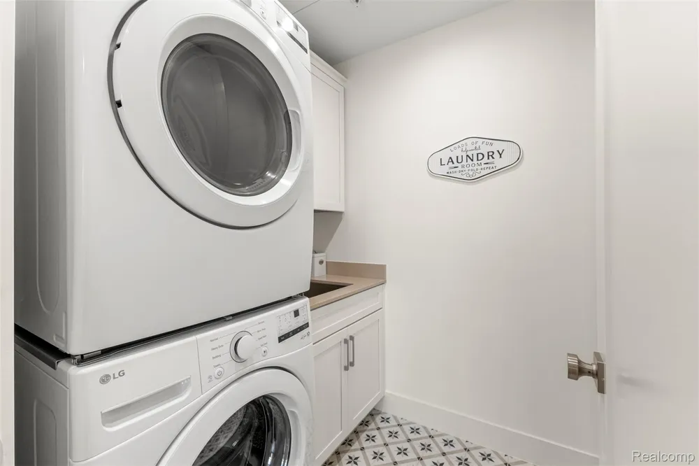 156 Center Unit 201 Northville City, MI 48167