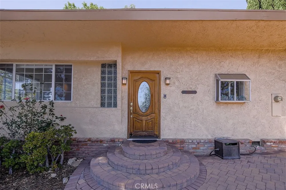 3953 Santa Carlotta La Crescenta, CA 91214