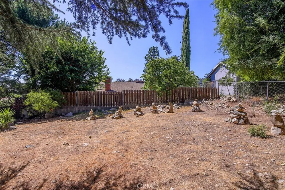 3953 Santa Carlotta La Crescenta, CA 91214