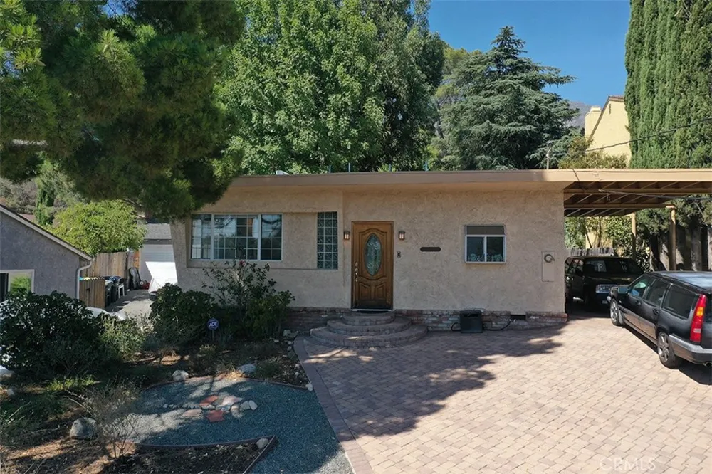 3953 Santa Carlotta La Crescenta, CA 91214