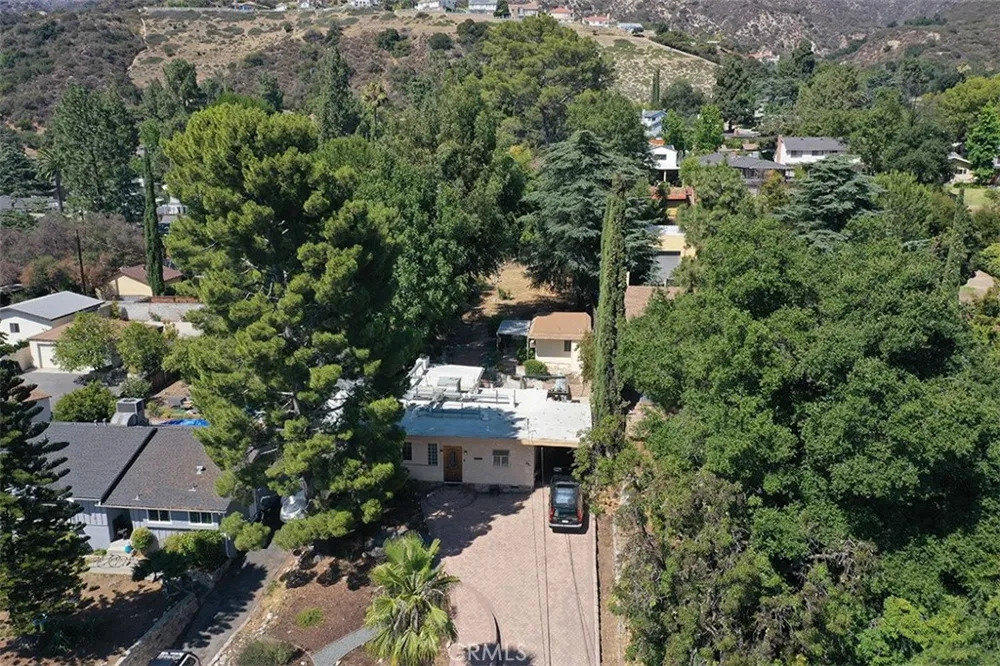 3953 Santa Carlotta La Crescenta, CA 91214