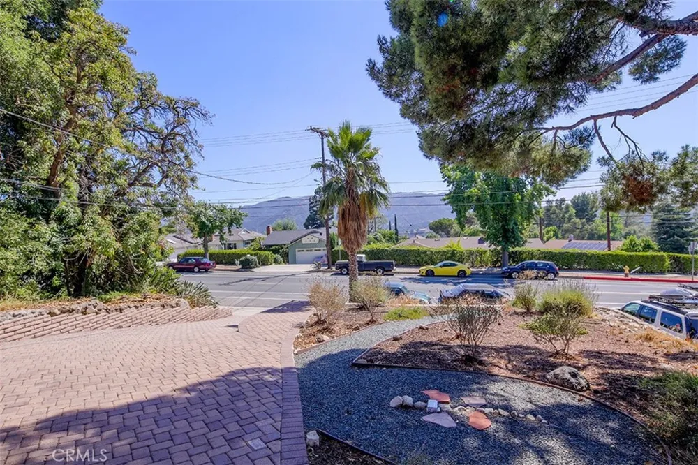 3953 Santa Carlotta La Crescenta, CA 91214