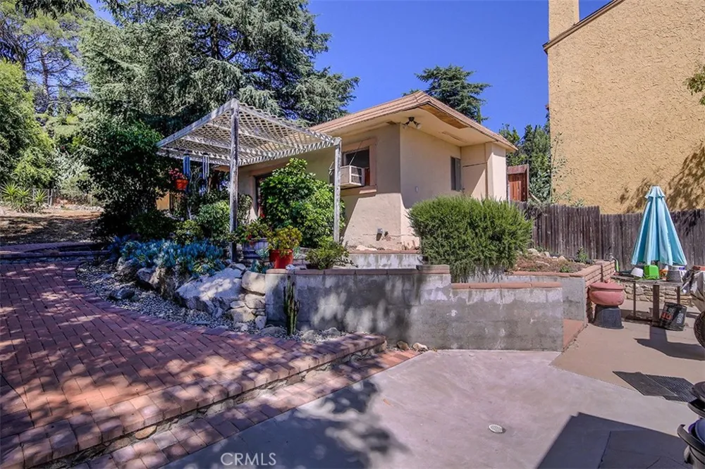 3953 Santa Carlotta La Crescenta, CA 91214