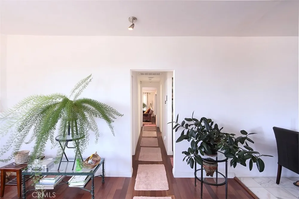 3953 Santa Carlotta La Crescenta, CA 91214