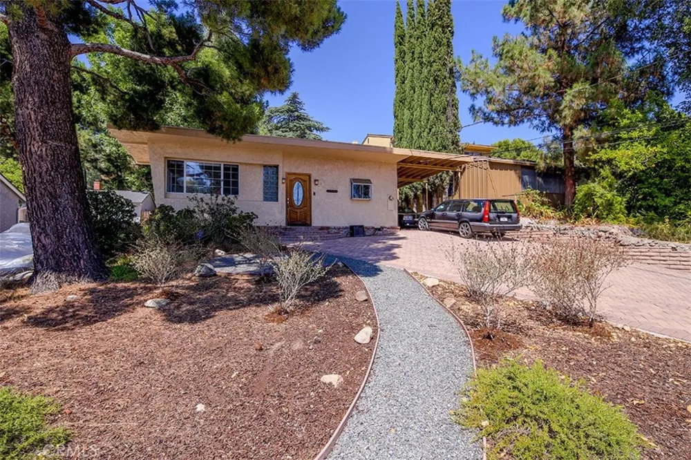 3953 Santa Carlotta La Crescenta, CA 91214