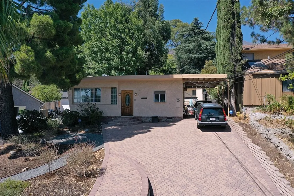 3953 Santa Carlotta La Crescenta, CA 91214