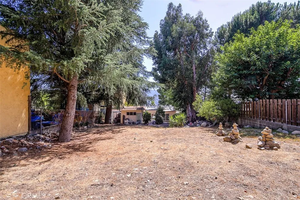 3953 Santa Carlotta La Crescenta, CA 91214