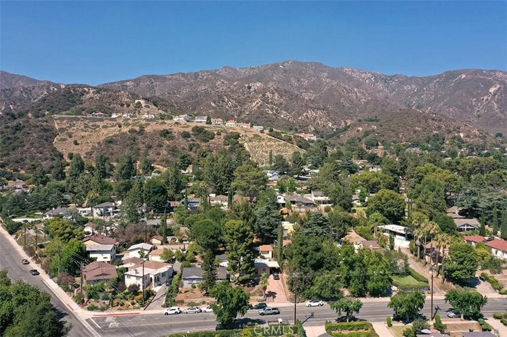 3953 Santa Carlotta La Crescenta, CA 91214