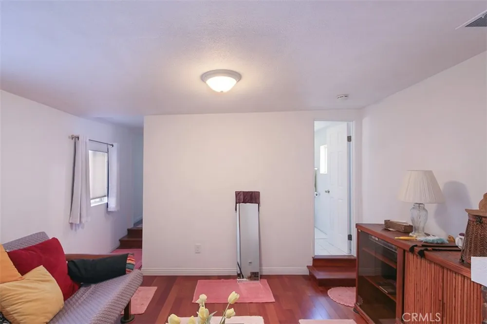 3953 Santa Carlotta La Crescenta, CA 91214