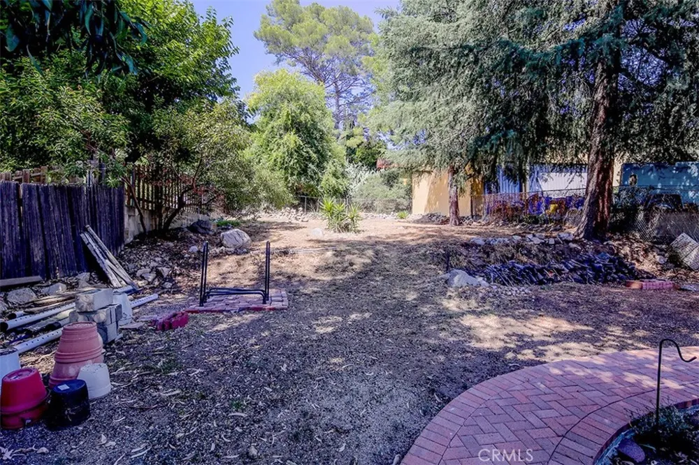 3953 Santa Carlotta La Crescenta, CA 91214
